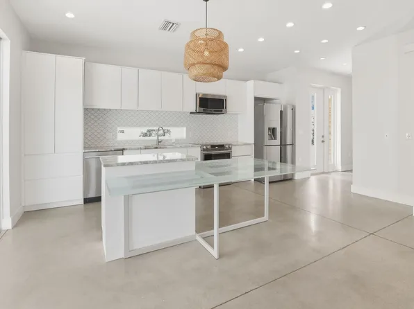 2066 Roselawn St, Sarasota, FL 34231