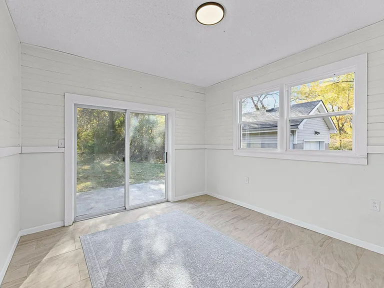 5631 Parkview Ave — Photo 13