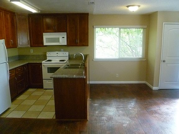 2nd image of 5555 Keoncrest Cir APT 4