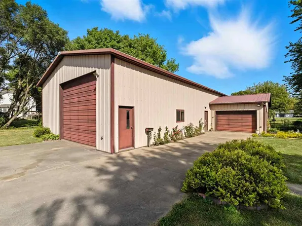 2209 Philadelphia St, Columbus City, IA 52737