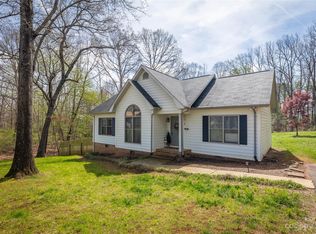 5374 Valley Field Rd, Hickory, NC 28602