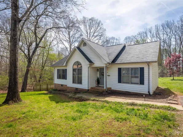 5374 Valley Field Rd, Hickory, NC 28602