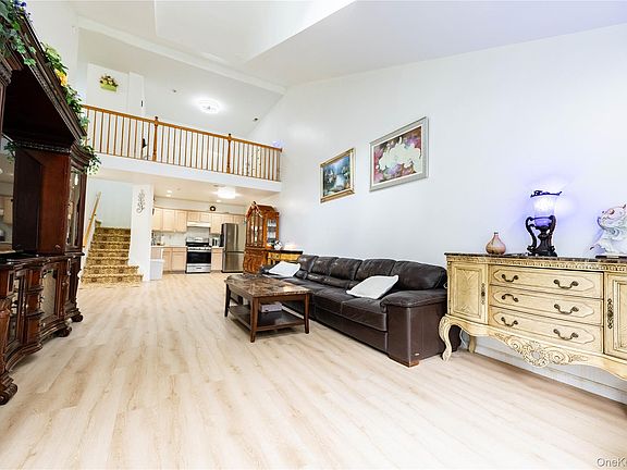 4th image of 717 Spring Lake Drive