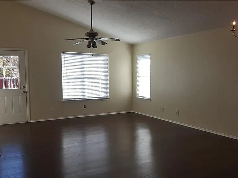 4342 Walsh Ln — Photo 8