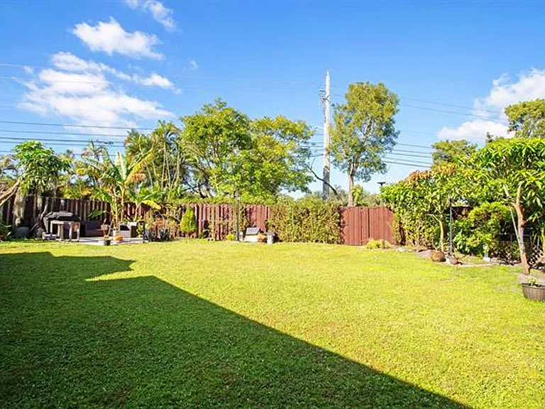 10048 SW 16th St #10048 — Photo 28