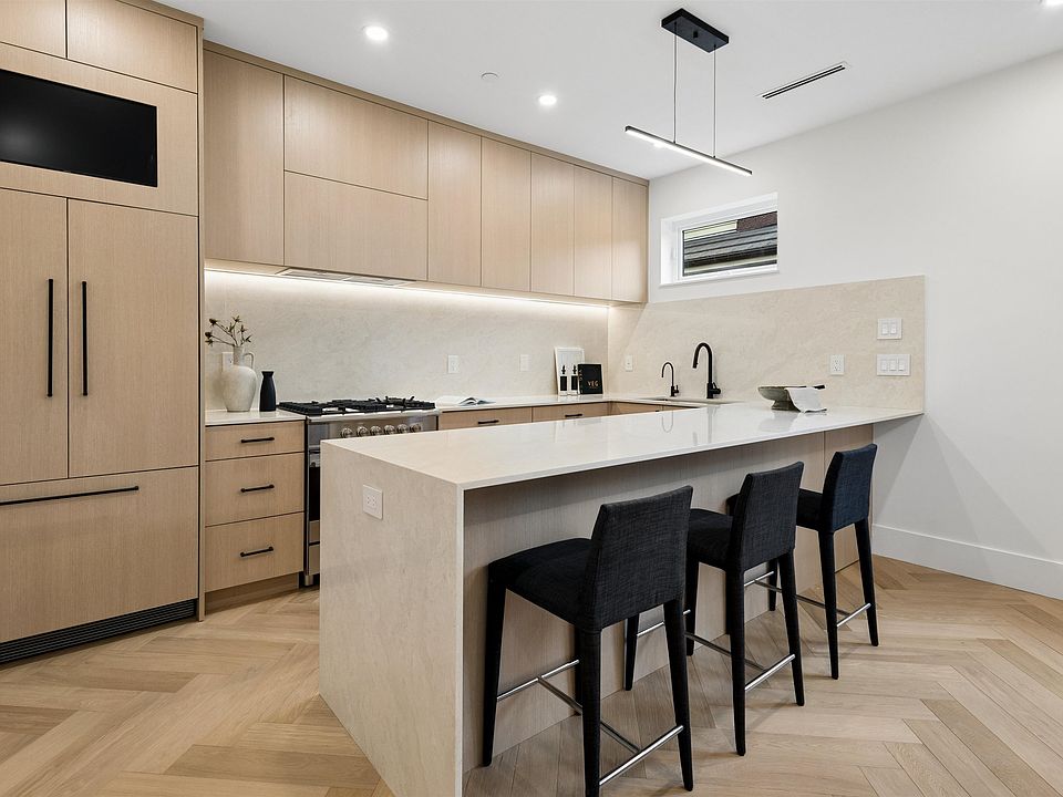 1st image of 3639 E 46th Ave #2