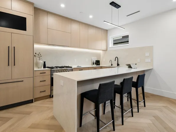 3639 E 46th Ave #2, Vancouver, BC V5S 1A1