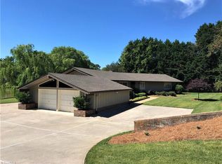 131 Ivy Cir, Bermuda Run, NC 27006