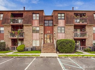 218 Sierra Ct #A, Woodbridge, NJ 07095