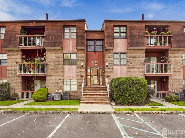 218 Sierra Ct #A, Woodbridge, NJ 07095