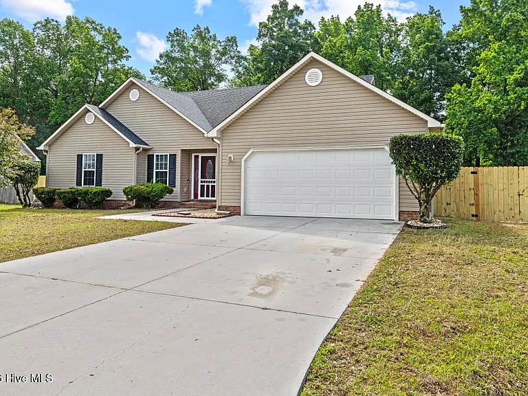 132 Forest Bluff Dr — Photo 2