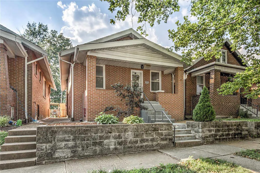 4735 Ray Ave photo 1