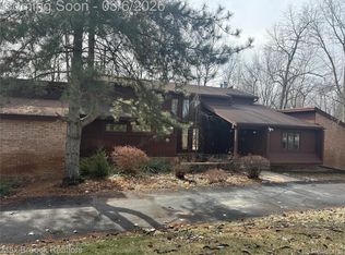 4623 Patrick Rd, West Bloomfield, MI 48322