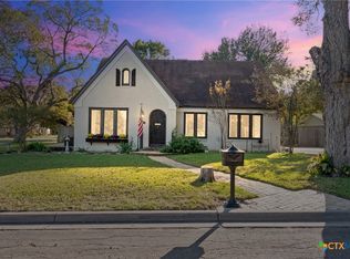 1005 E 14th St, Cameron, TX 76520