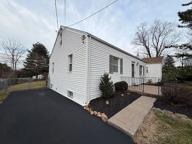 346 W Church Rd — Photo 10