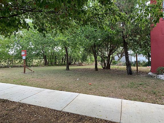 2nd image of 726 Aransas Ave