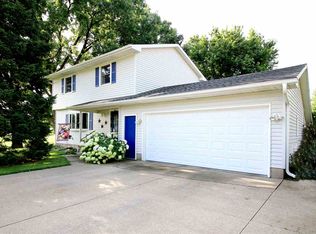 1643 7th Ave S, Clinton, IA 52732