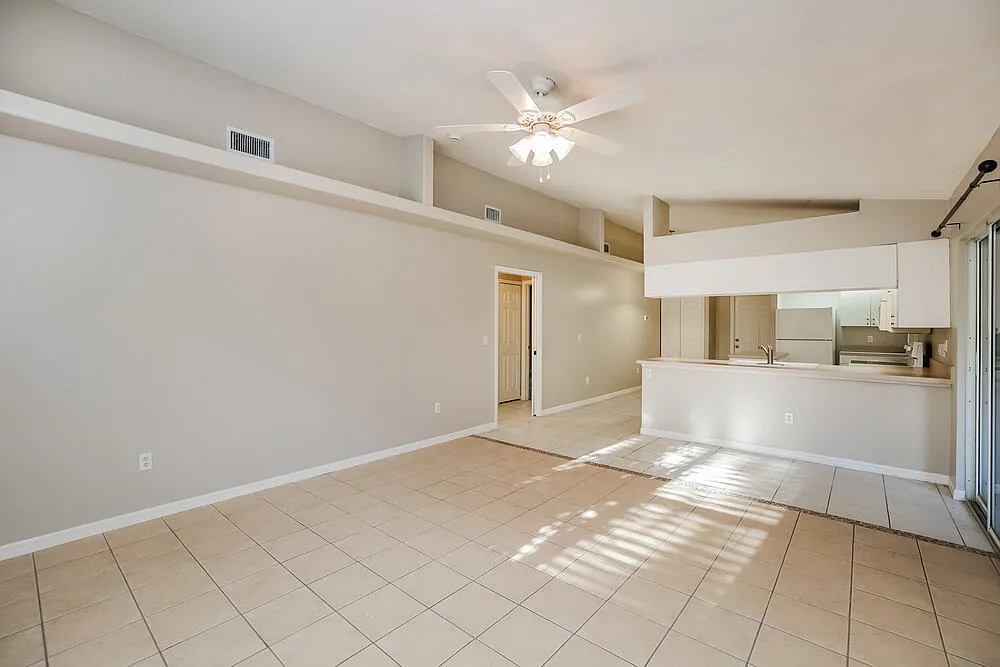 3 bed, 2.0 bath, 2019 sqft, $2,390 — Photo 4