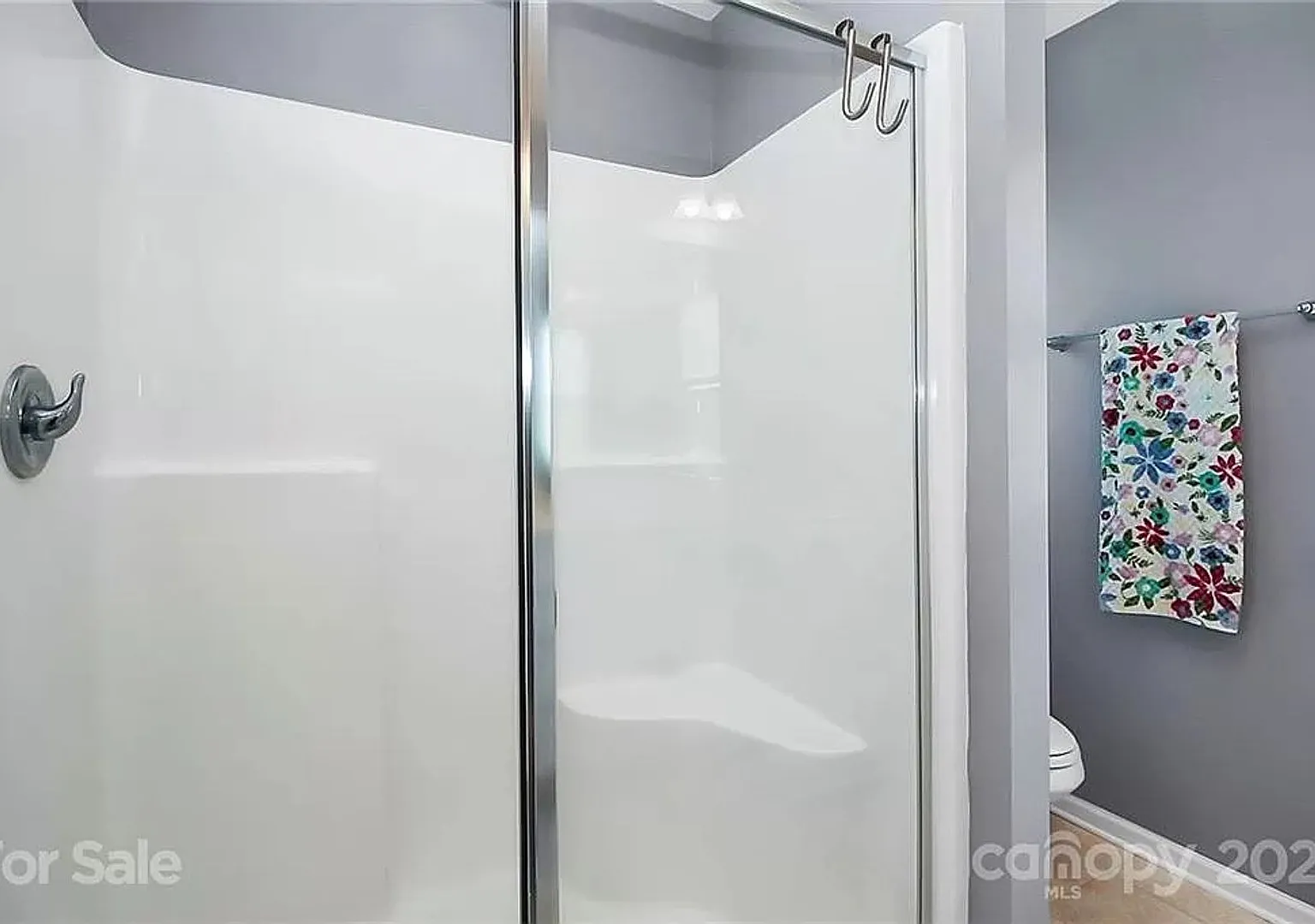 Room in 4 Bedroom Townhome at Sharon Rd W — Photo 3