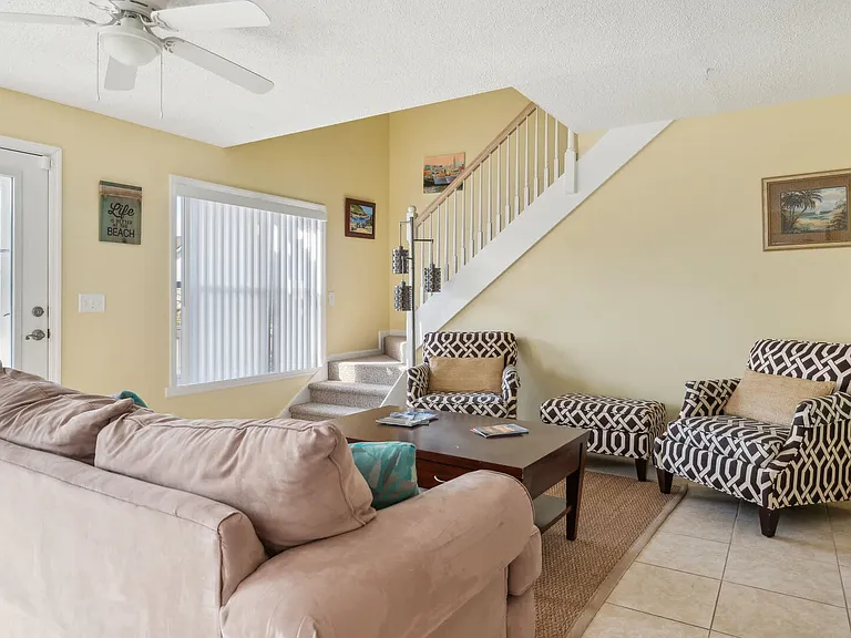 S Oak Dr — Photo 12