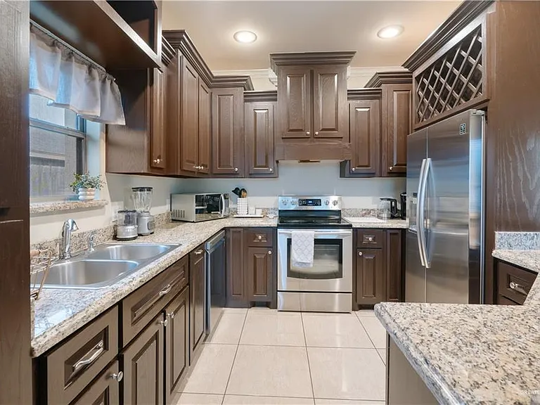 2318 Hannah Dr — Photo 6