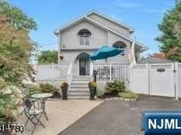 70 Coger St, Saddle Brook, NJ 07663