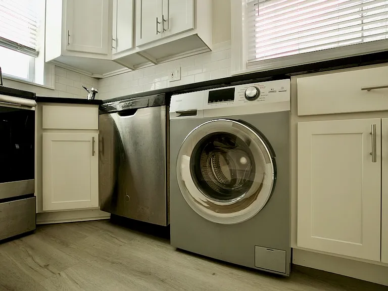 646 W Roscoe St #6H — Photo 5
