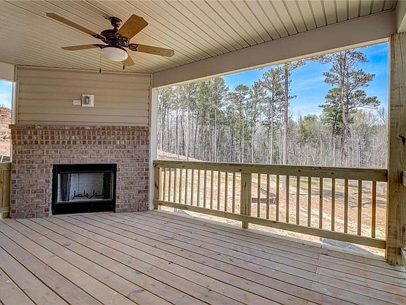 3rd image of 215 Eryn Ter