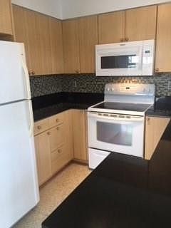 4th image of 305 NE 16th Street #B8
