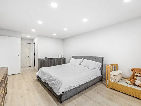 427 Harmon Cove Tower image 15 of 24