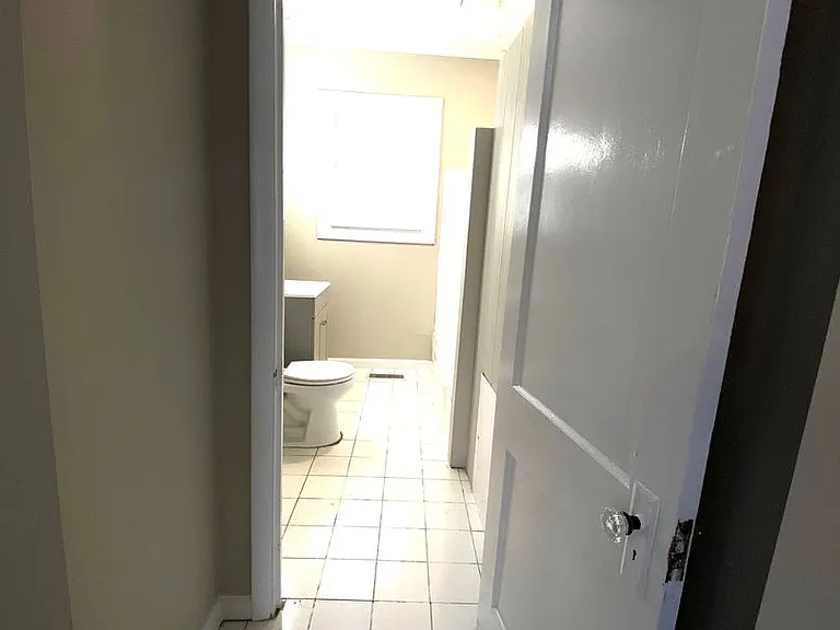 352 Bassett Ave — Photo 14