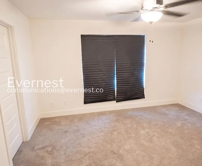 2433 E 17th St — Photo 11