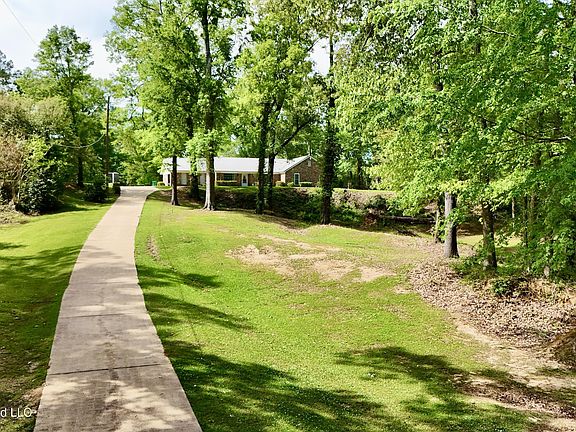 4th image of 218 Gillespie Cir