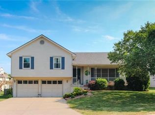 508 W Preakness Dr, Raymore, MO 64083