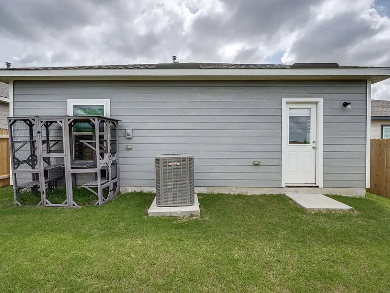 8213 White Wolf Trl — Photo 23