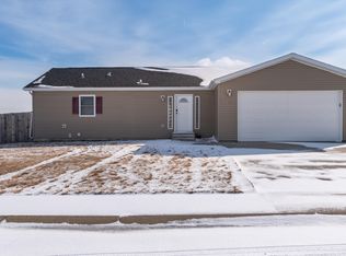 651 5th Ave SE, Dickinson, ND 58601