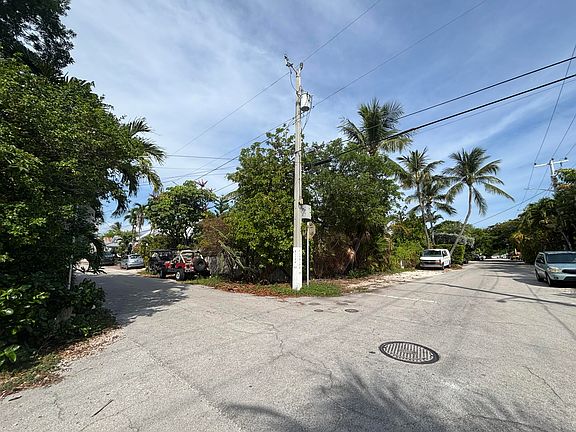 4th image of 1119 Florida St