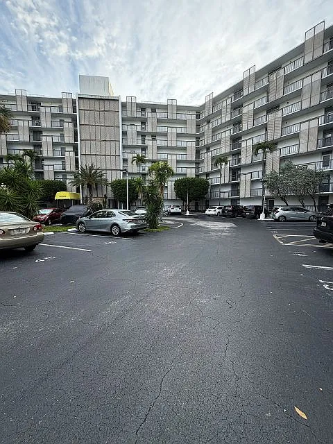 1 bed, 1.5 bath, 741 sqft, $1,850 — Photo 2