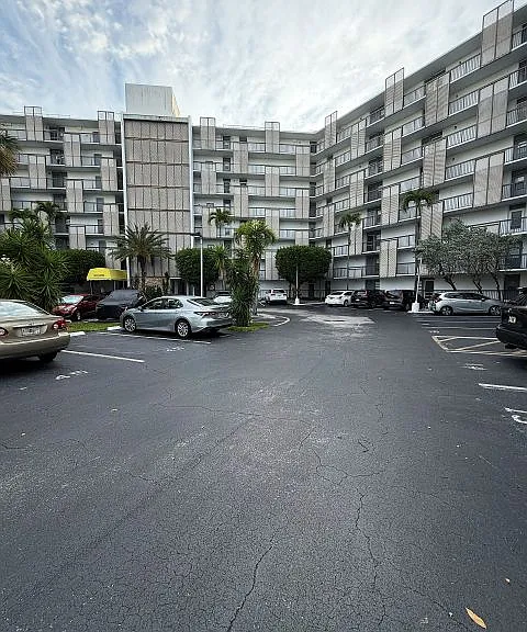 20400 W Country Club Dr #216 — Photo 2