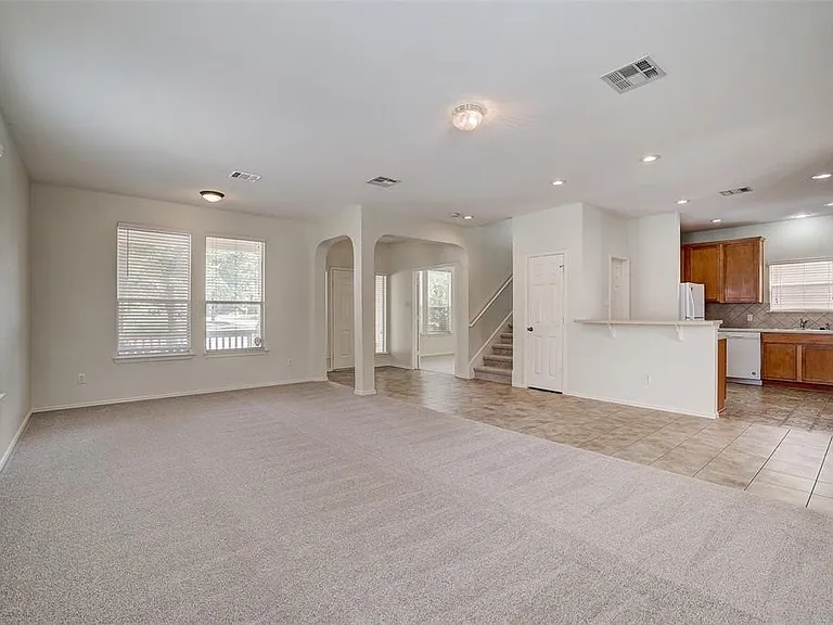 1115 Rawhide Trl — Photo 59