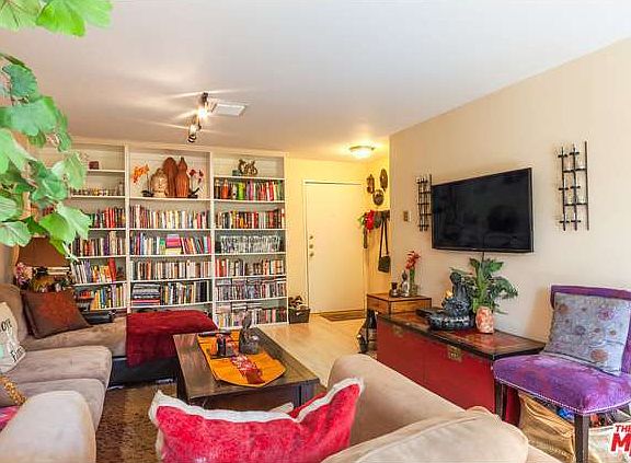 3rd image of 1735 N Fuller Ave APT 202