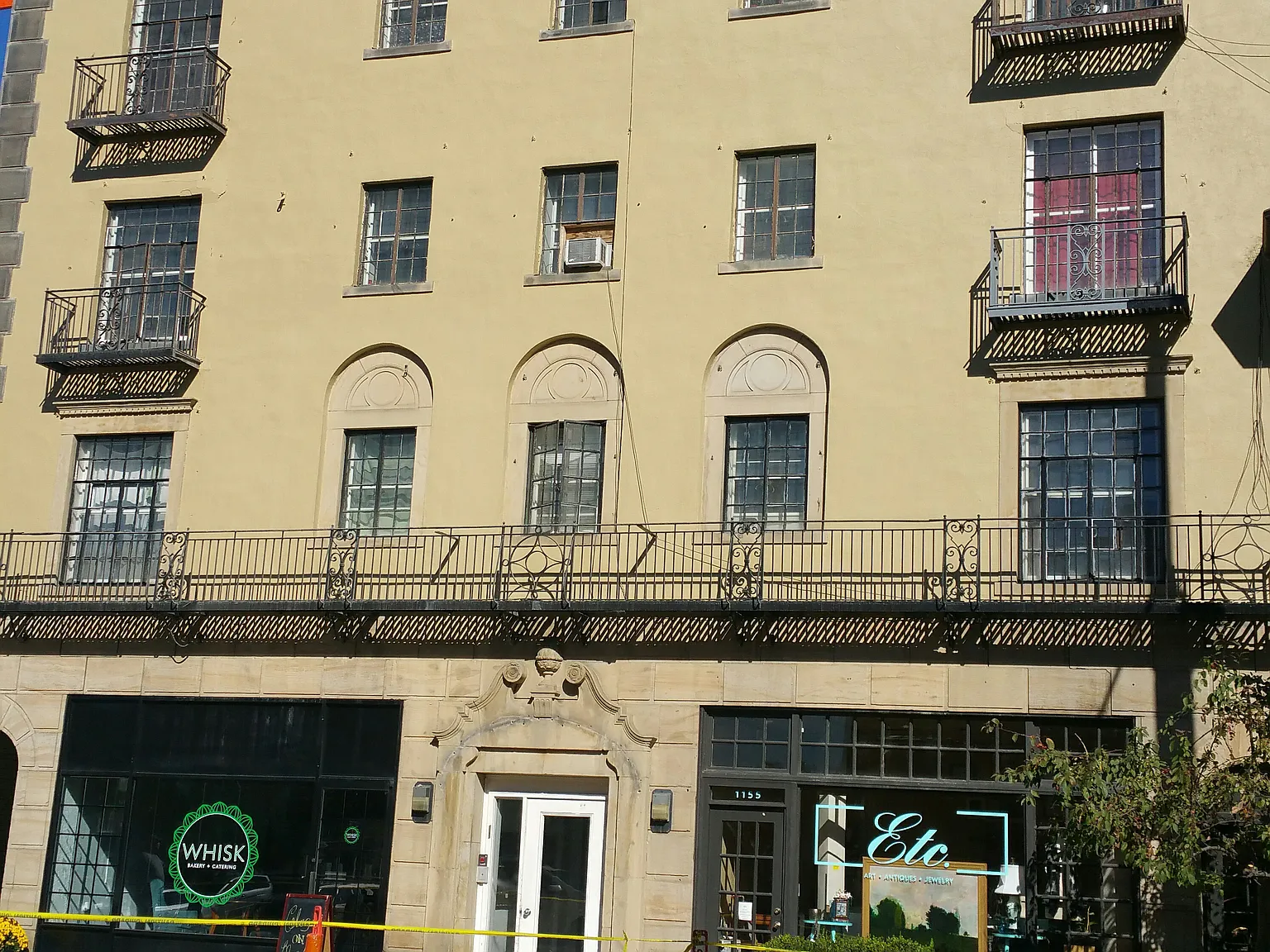 El Villa Apartments — Photo 1