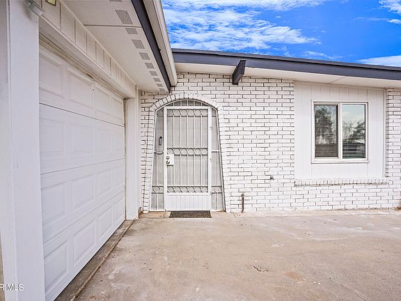3rd image of 4737 Blossom Ave