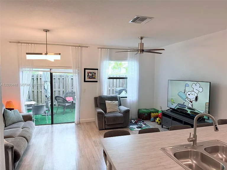 20784 NE 5th Ct #20784 — Photo 9