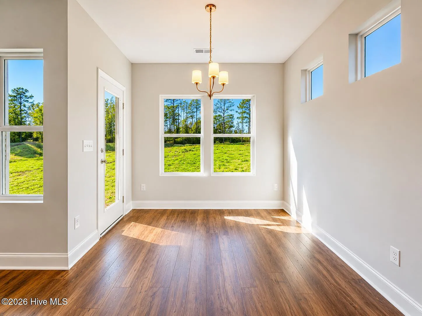 3 bed, 2.0 bath, 2032 sqft, $2,000 — Photo 4