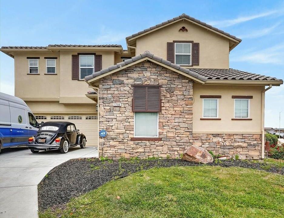 1st image of 1700 Piazza Dr