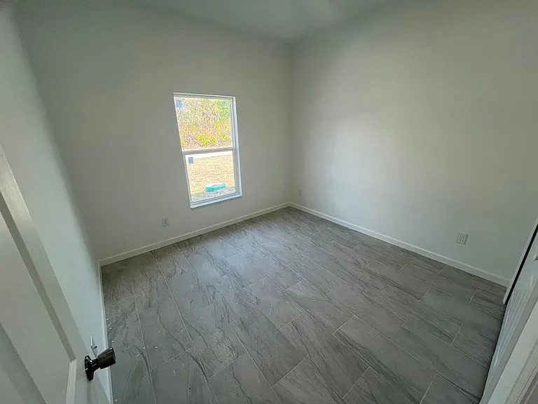 2513 22nd St W — Photo 7