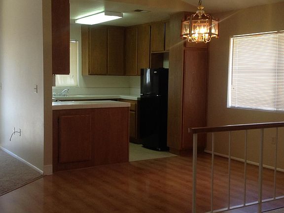 Lamanate floors in main walking flow