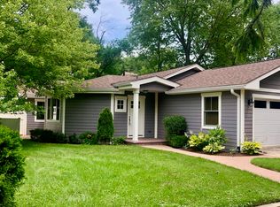 140 W Old Elm Rd, Lake Forest, IL 60045