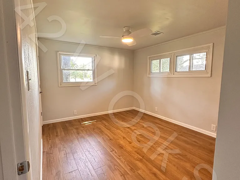 42 W Oak St — Photo 16